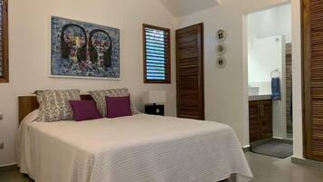 3 bedrooms, iron/ironing board, internet, bed sheets