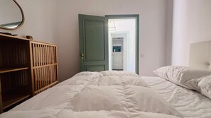 3 chambres, fer et planche à repasser, Wi-Fi, draps fournis