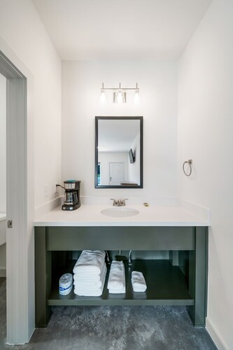 Affordable Lodge w/Covered, Lighted, Pull Through Parking. Grills and Outdoor TV