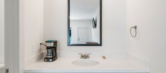 Affordable Lodge w/Covered, Lighted, Pull Through Parking. Grills and Outdoor TV