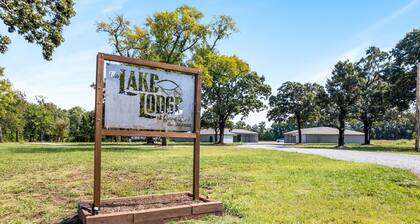 Affordable Lodge w/Covered, Lighted, Pull Through Parking. Grills and Outdoor TV