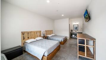 Iron/ironing board, WiFi, bed sheets