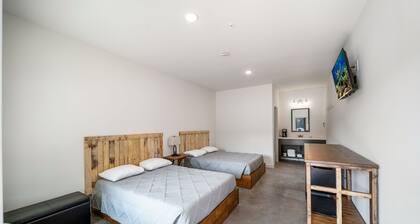 Affordable Lodge w/Covered, Lighted, Pull Through Parking. Grills and Outdoor TV