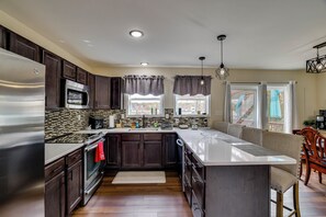 Fridge, microwave, stovetop, dishwasher