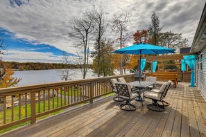 Outdoor dining - Lakefront Pocono Retreat w/ Hot Tub & Movie Hub (Pocono Summit)