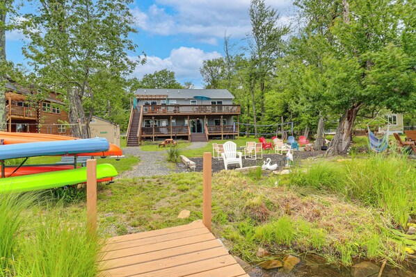 Children’s area - Lakefront Pocono Retreat w/ Hot Tub & Movie Hub (Pocono Summit)