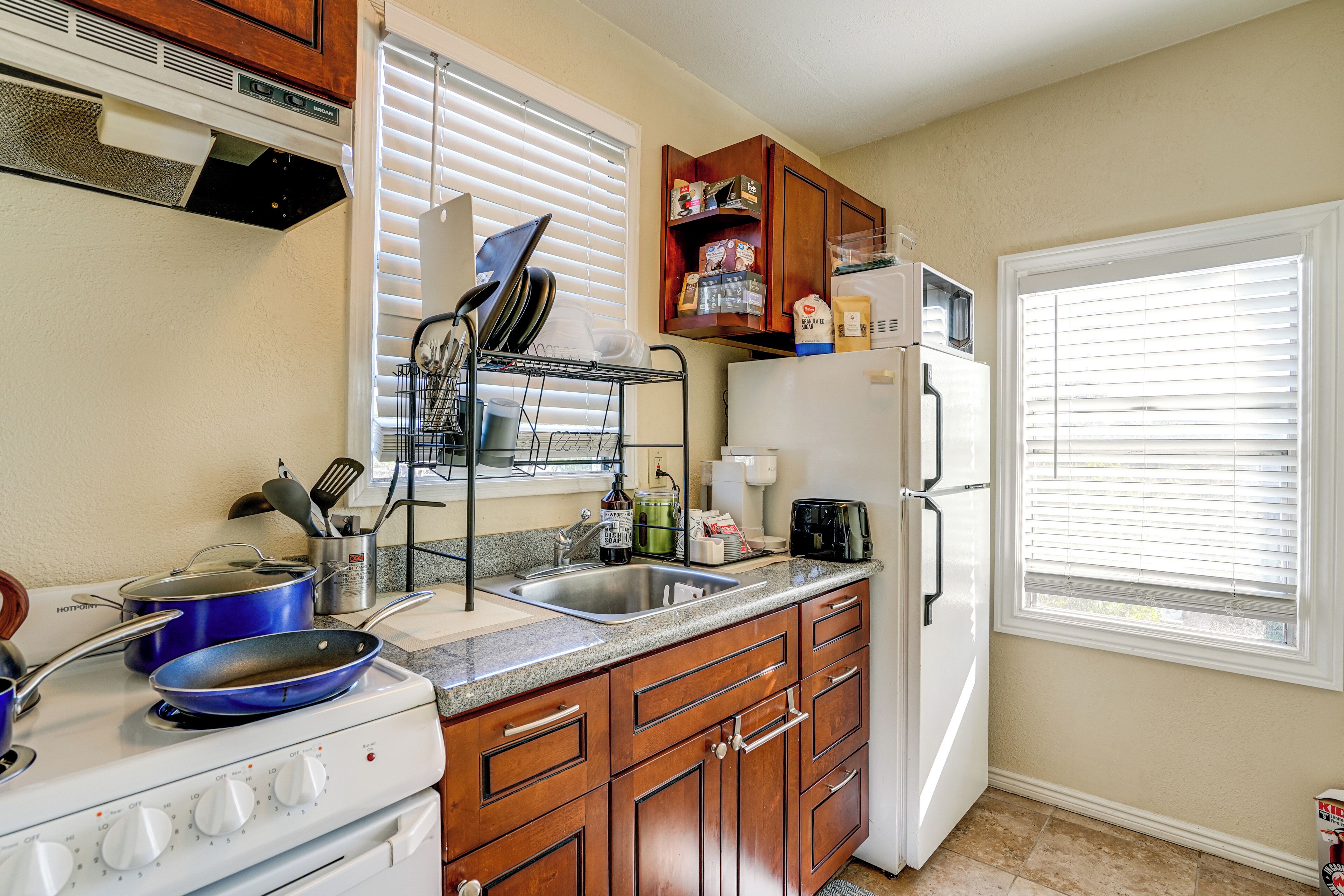 Fridge, microwave, stovetop, coffee/tea maker