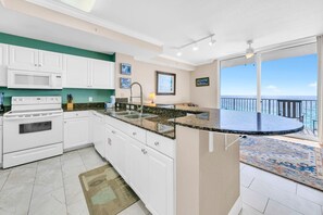 Condo, 1 King Bed with Sofa bed (Tidewater 906) | Private kitchen