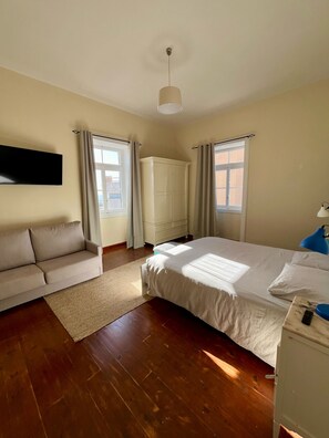 Superior Double Room, Sea View | Free WiFi - Lazareto 148 Hostel (Funchal)