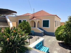 Front of property - Lazareto 148 Hostel (Funchal)