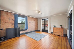 Interior - Charming 2-bedroom building in Pueblo (Pueblo)