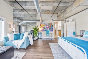 2 bedrooms, iron/ironing board, WiFi, bed sheets - Luxury 2-Bd in the Heart of Atlantic Station / Dining, Shopping & Entertainment (Atlanta)