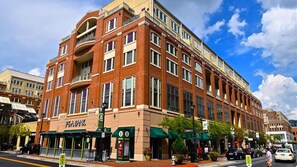 Exterior - Luxury 2-Bd in the Heart of Atlantic Station / Dining, Shopping & Entertainment (Atlanta)