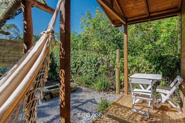 Basic Apartment | Outdoor dining