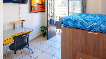 Iron/ironing board, WiFi, bed sheets