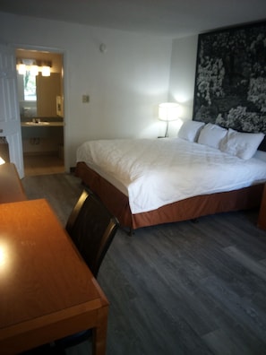 Kamar Standar, 1 Tempat Tidur King, Bebas Asap Rokok, AC | Meja kerja, ruang kerja ramah laptop, dan Wi-Fi gratis