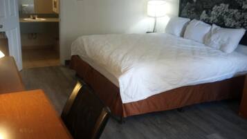 Kamar Standar, 1 Tempat Tidur King, Bebas Asap Rokok, AC | Meja kerja, ruang kerja ramah laptop, dan Wi-Fi gratis