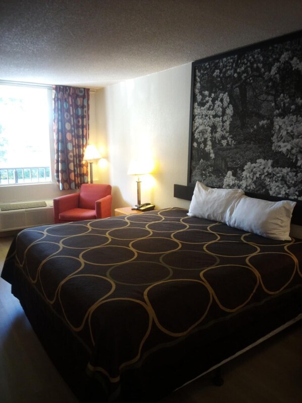 Kamar Standar, 1 Tempat Tidur King, Bebas Asap Rokok, AC | Meja kerja, ruang kerja ramah laptop, dan Wi-Fi gratis