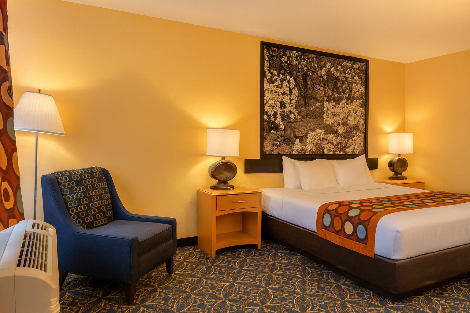 Työpöytä, kannettavalle tietokoneelle sopiva työtila, ilmainen Wi-Fi