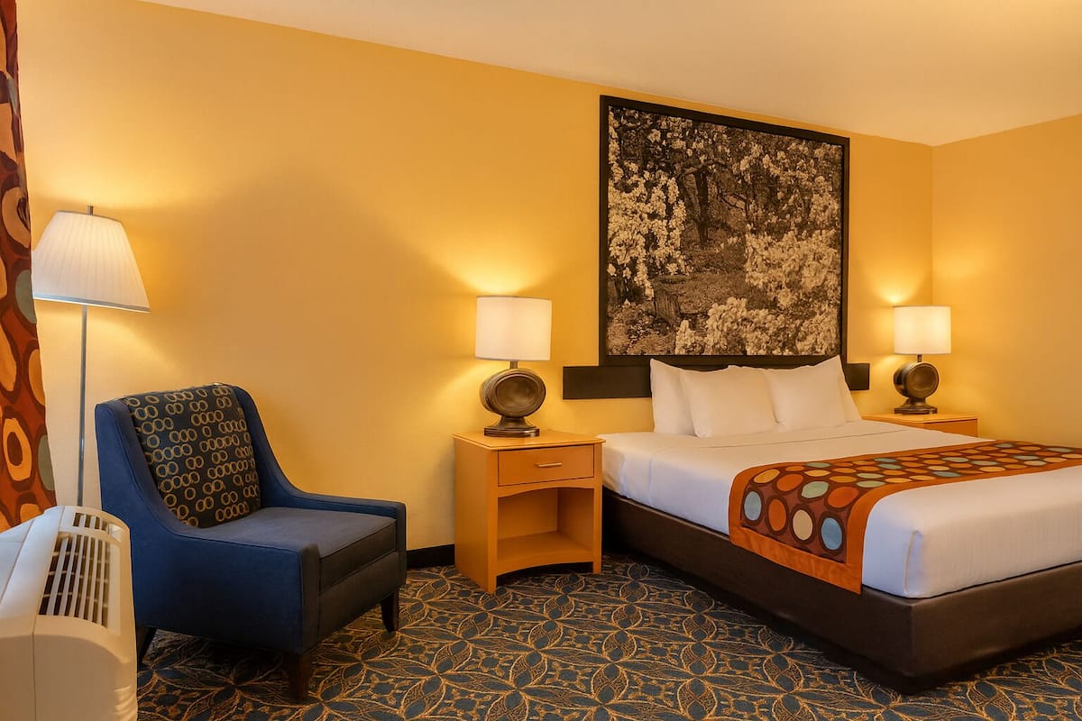 Desk, laptop workspace, free WiFi