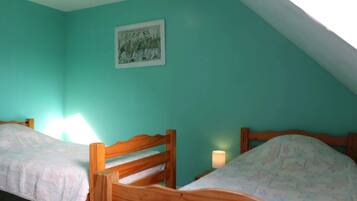 4 bedrooms, desk, iron/ironing board, free WiFi