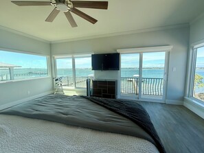 8 chambres, bureau, fer et planche à repasser, lit parapluie