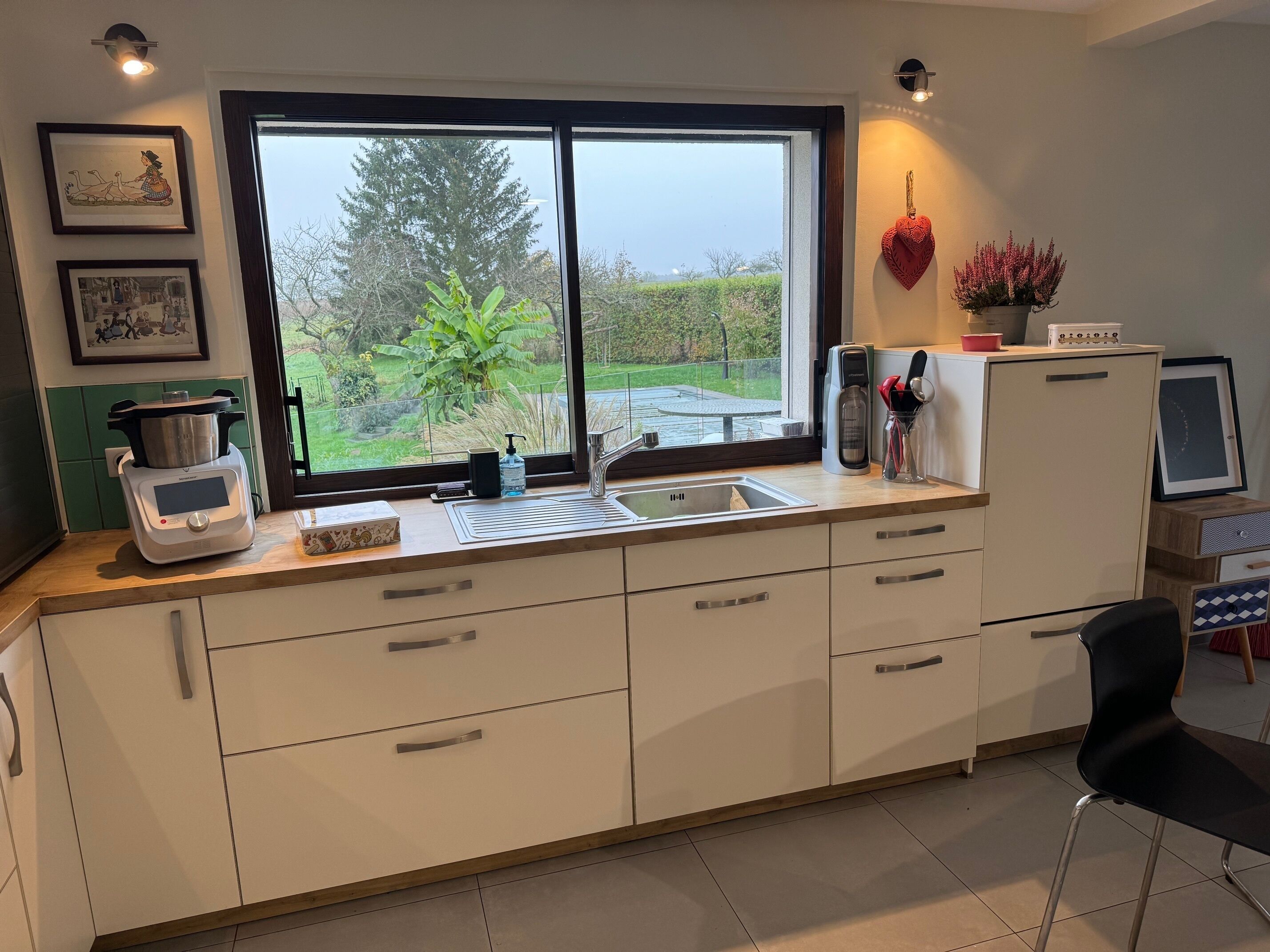 Frigorifero, microonde, forno, piano cottura