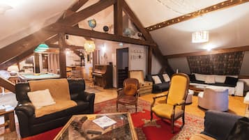 Chalet typique montagnard | Living area