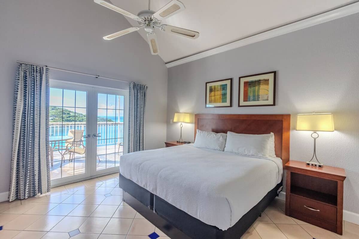 Deluxe Studio with Balcony, Ocean View | WiFi (free), bed sheets