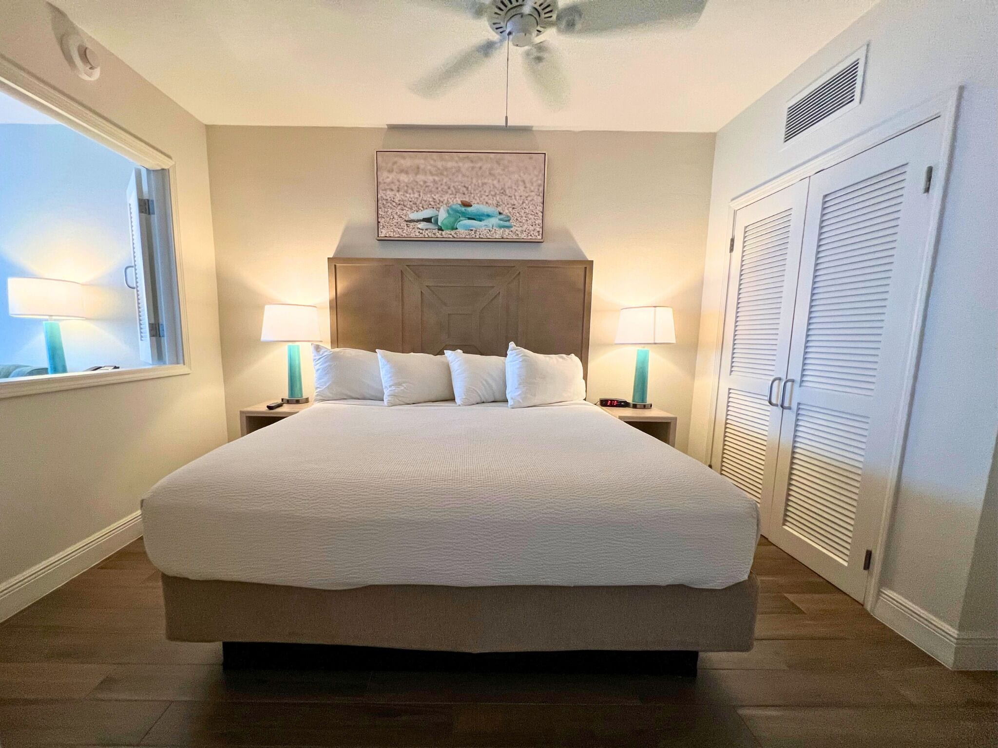 King Suite at Hilltop Villas III | Free WiFi, bed sheets