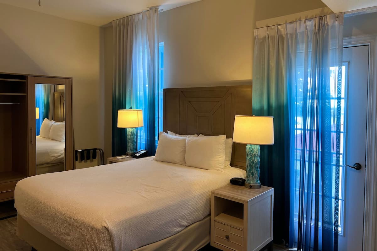 Classic Studio | WiFi (free), bed sheets