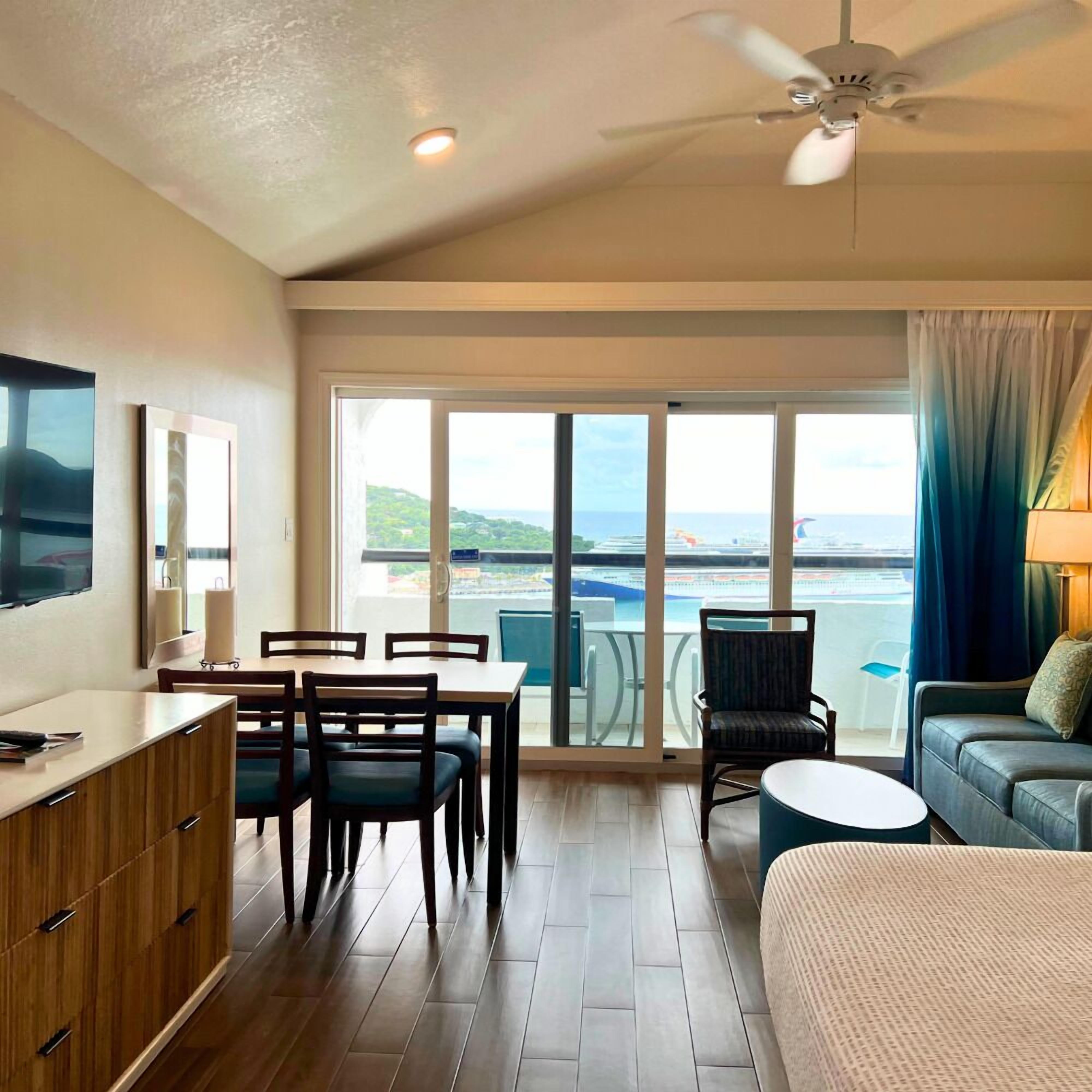 豪華開放式客房 | 起居區 | 平面電視