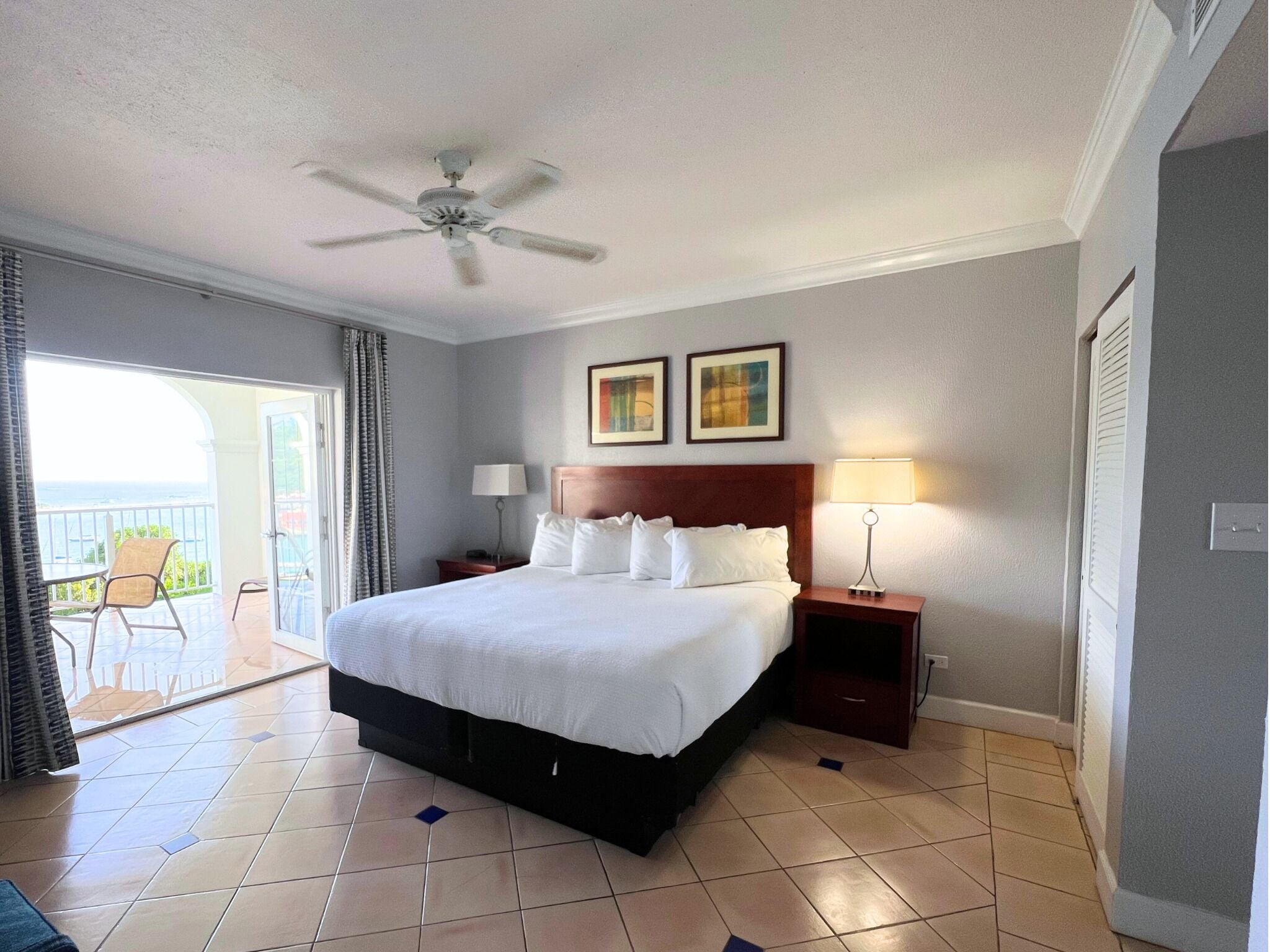 Deluxe King Suite at Pirate's Pension | Free WiFi, bed sheets