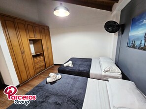 4 chambres, fer et planche à repasser, Wi-Fi gratuit, draps fournis