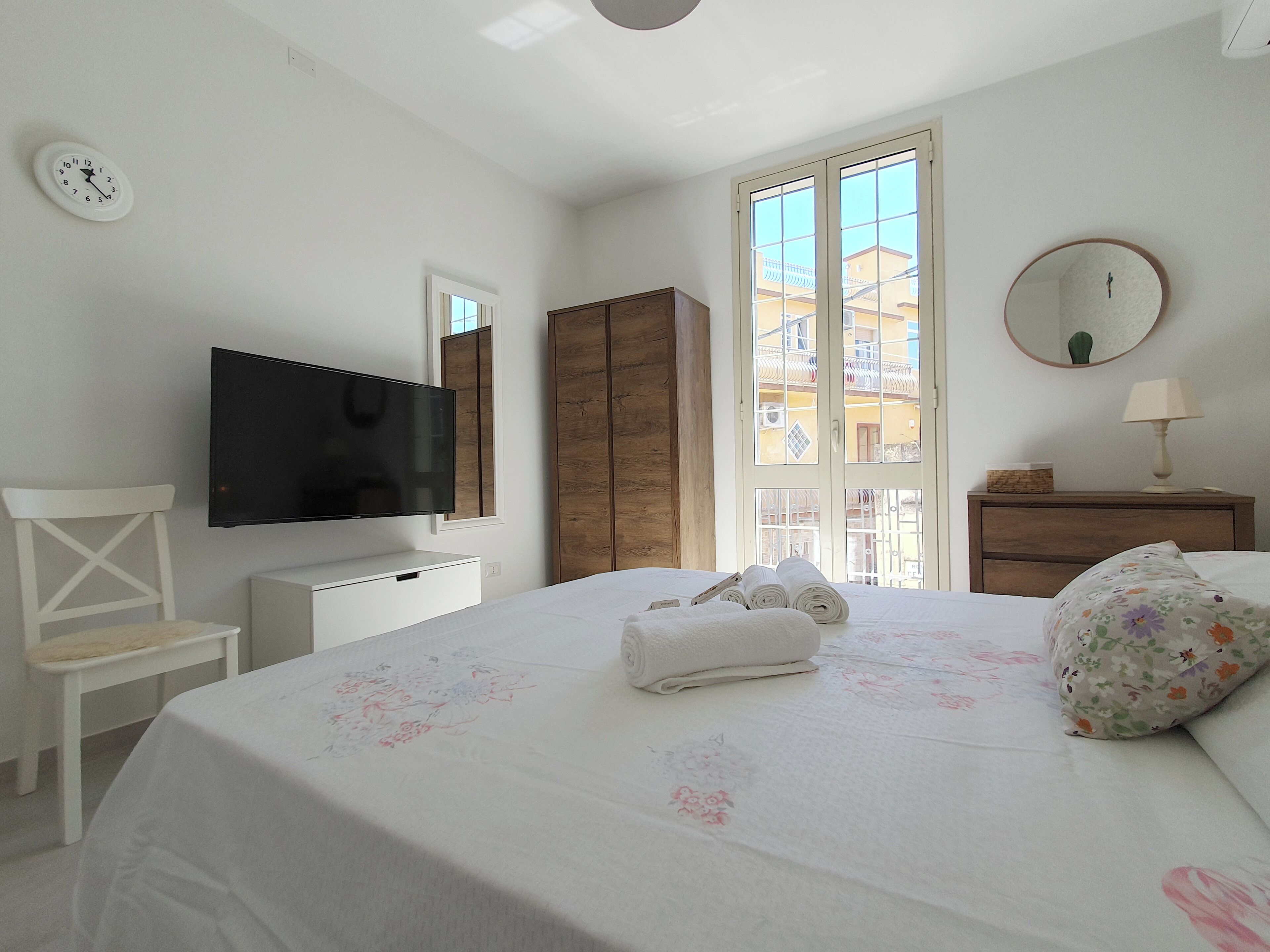 2 slaapkamers, een strijkplank/strijkijzer, internet, beddengoed