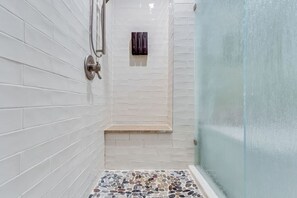 Bathroom - Nancy`s Ranch + hot tub (Derby)