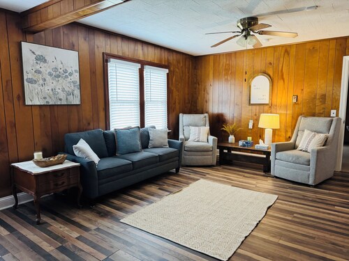 Enjoy your stay at the cozy Vintage Rose Farmhouse located in Taylorsville, NC.