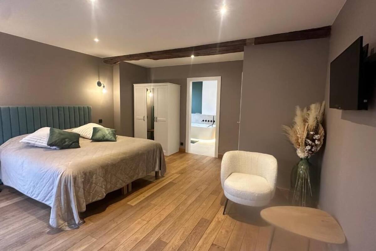 Junior Double Room | Free WiFi