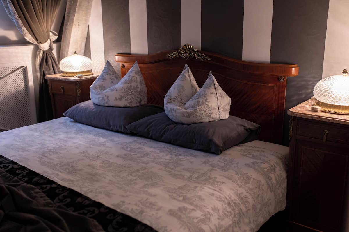 Executive Double Room | Free WiFi