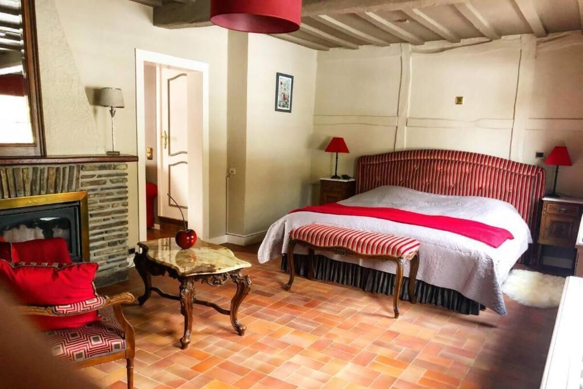 Family Room | Free WiFi