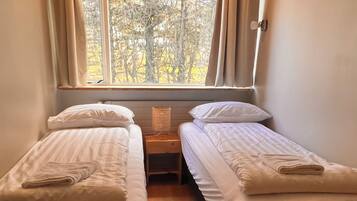 6 bedrooms, internet, bed sheets