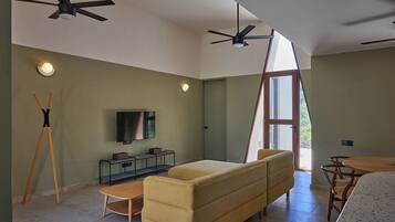 Smart TV, libros, estéreo