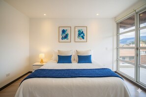 3 habitaciones, tabla de planchar con plancha, wifi y ropa de cama