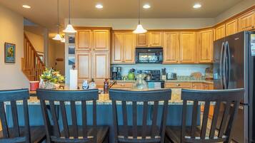 Mikrovågsugn, ugn, spishäll och diskmaskin