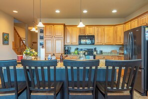 Microondas, horno, parrilla de estufa y lavavajillas 