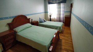 3 室のベッドルーム、アイロン / アイロン台、WiFi、ベッドシーツ