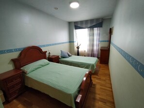 3 chambres, fer et planche à repasser, Wi-Fi, draps fournis