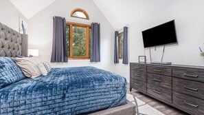 2 bedrooms, desk, WiFi, bed sheets