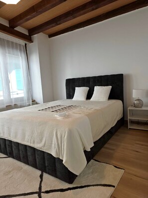 2 chambres, fer et planche à repasser, Wi-Fi gratuit, draps fournis