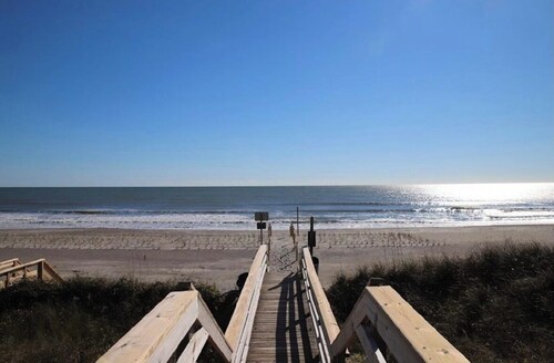 Adorable 5-bedroom cottage/duplex in quaint Topsail Beach! You get both units!